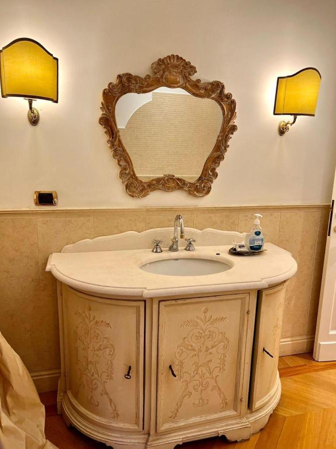 Roman Holidays Boutique المظهر الخارجي الصورة