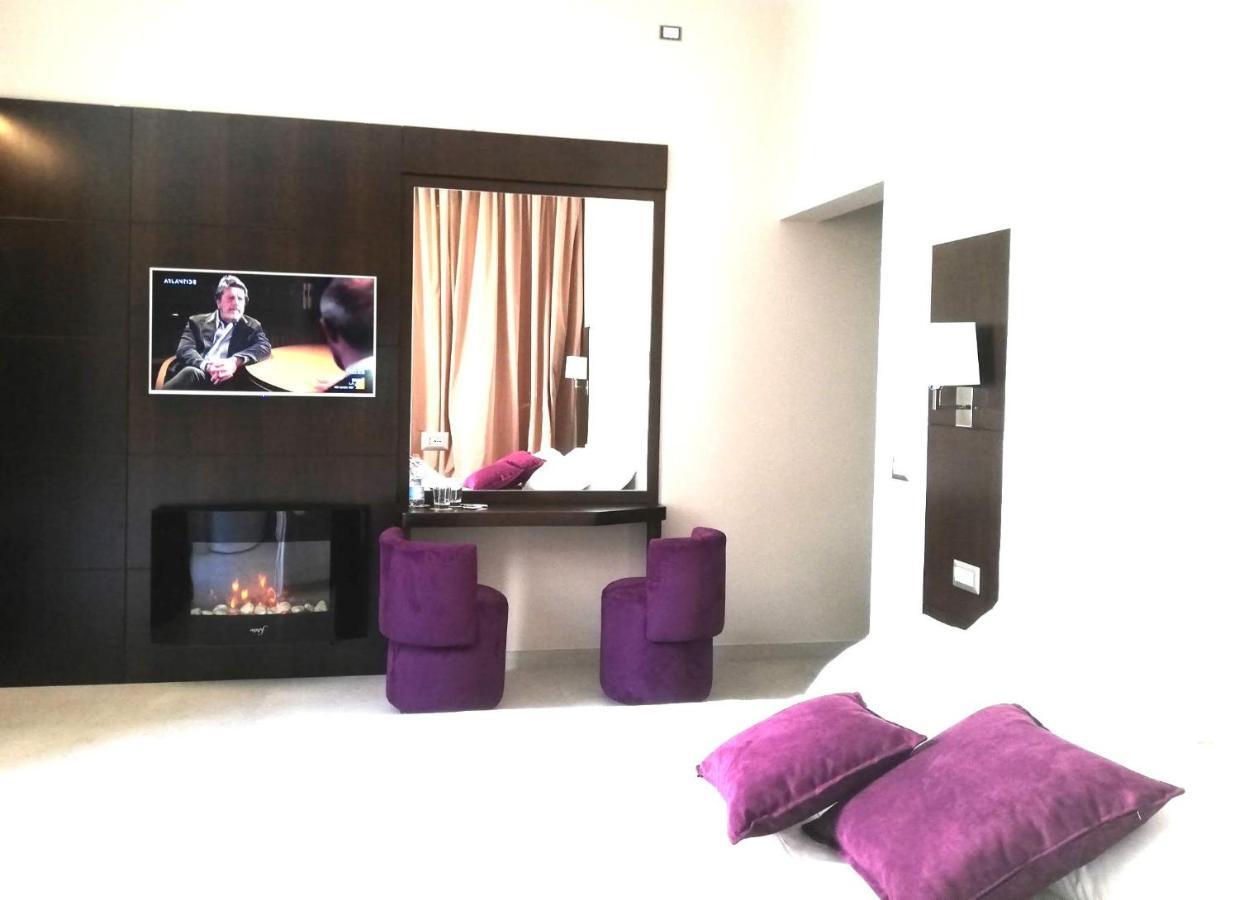 Roman Holidays Boutique المظهر الخارجي الصورة